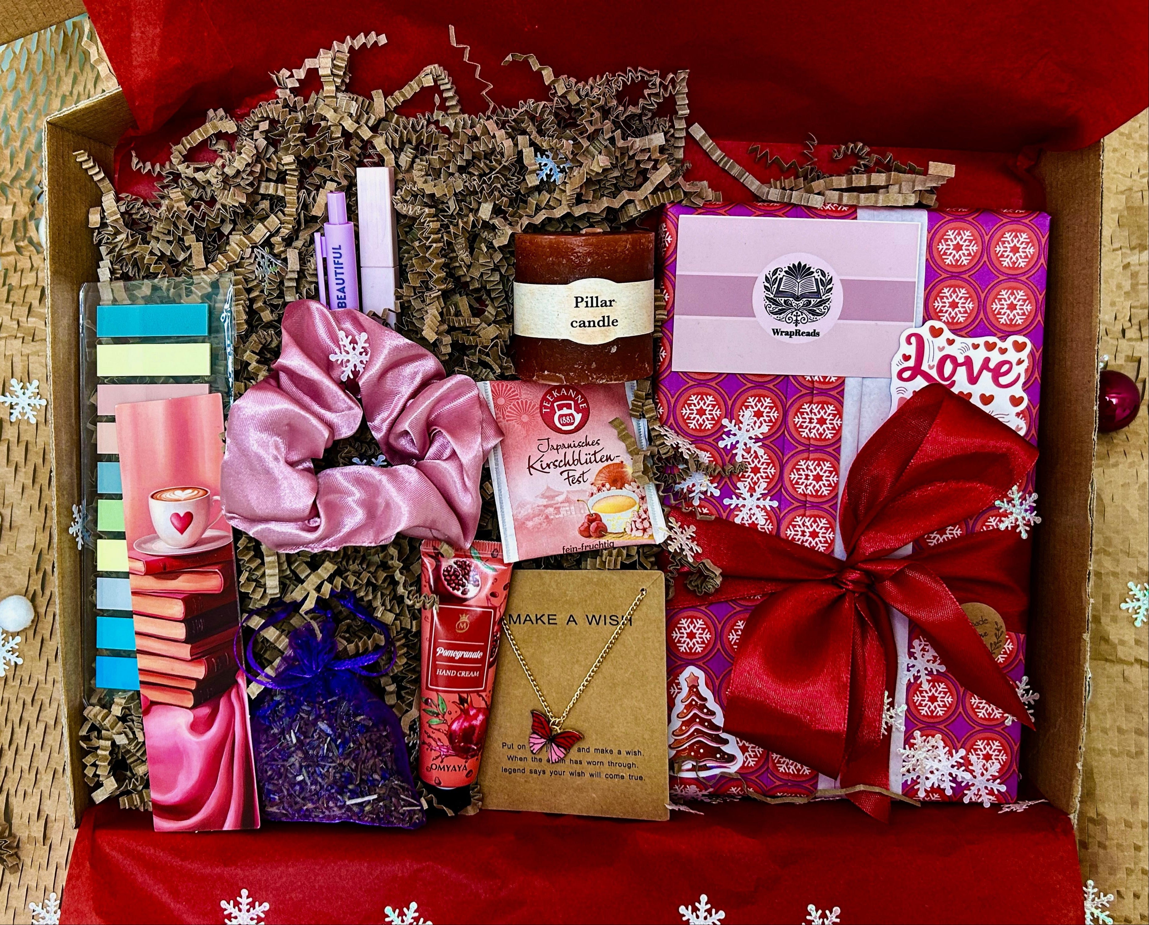 📖☃️Christmas Special Blind Book Box❄️🌃